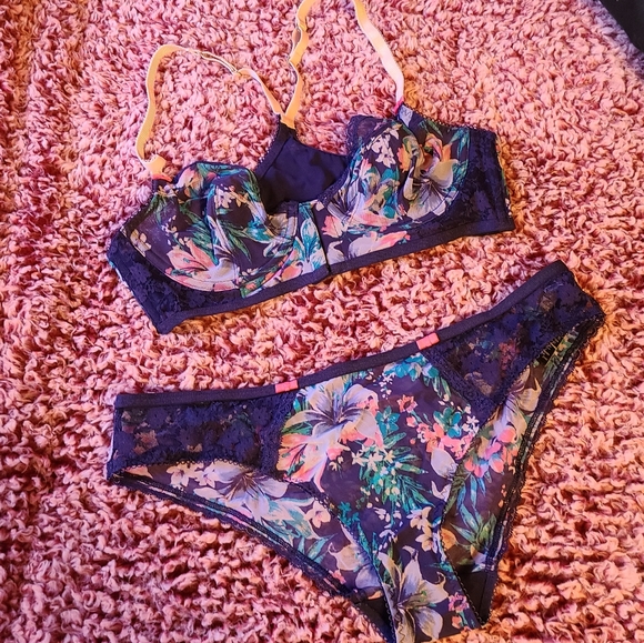 Marks & Spencer Other - Pretty floral bra and panty lingerie set 34b sz 8